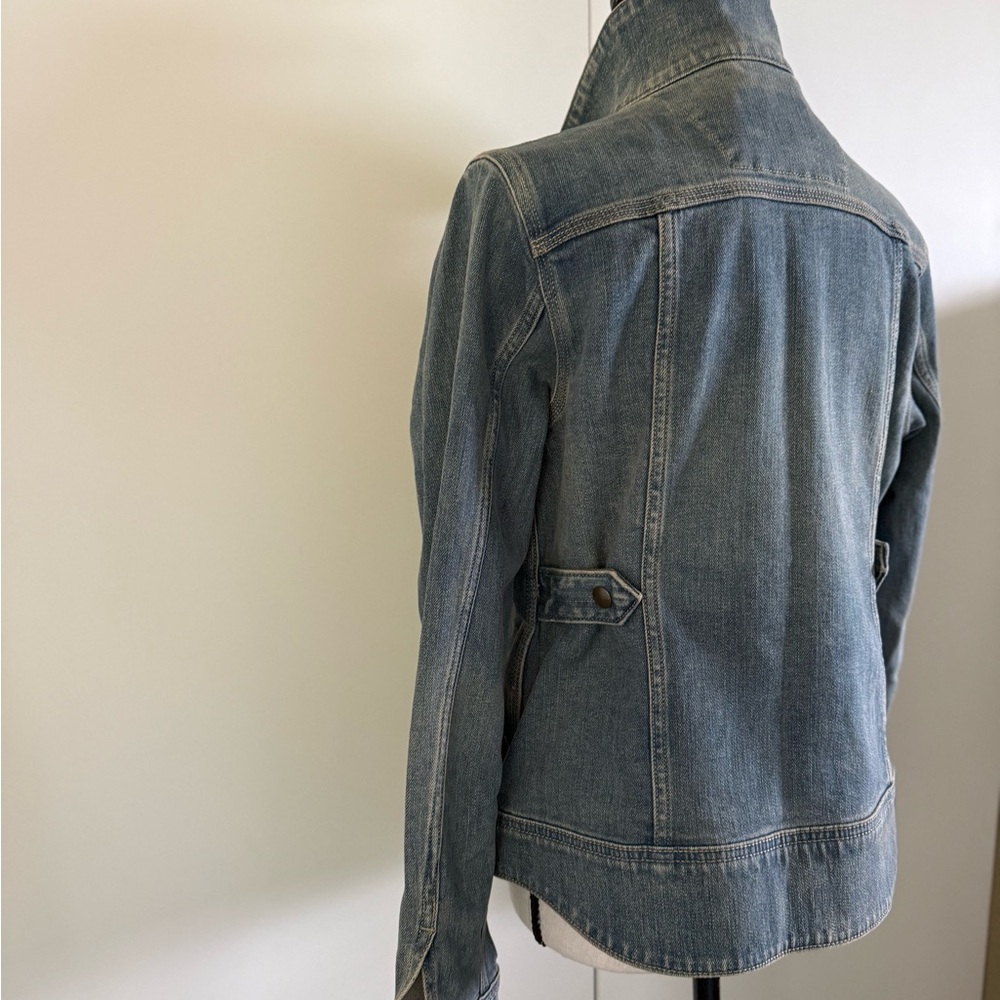 Carhartt Women's Light Blue Denim Jacket with Side Cinch Buttons Size XS - Picture 3 of 6